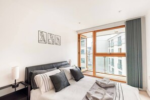1 chambre, fer et planche à repasser, accès Internet, draps fournis