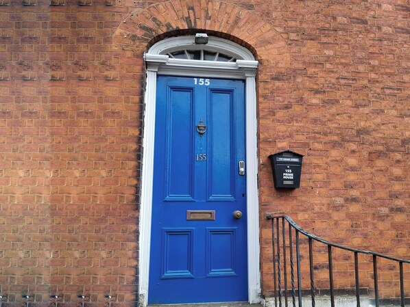 Exterior detail - Spacious Flat Free Parking Fast Wi-Fi Visit Rochdale Manchester Oldham Bury (Rochdale)