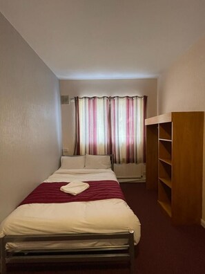 Quarto casal | 1 quarto, ferros/tábuas de passar roupa