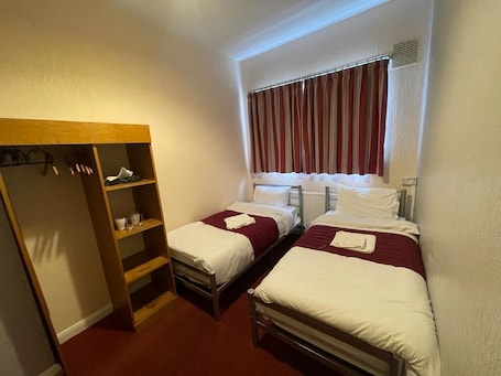 Twin Room | 1 bedroom, iron/ironing board