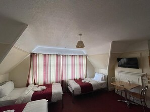 Quadruple Room | Iron/ironing board - St Nicholas Hotel Kenton (Harrow)