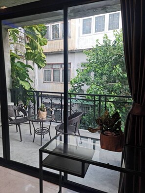 Classic Room with shared bathroom | Área de sala de estar