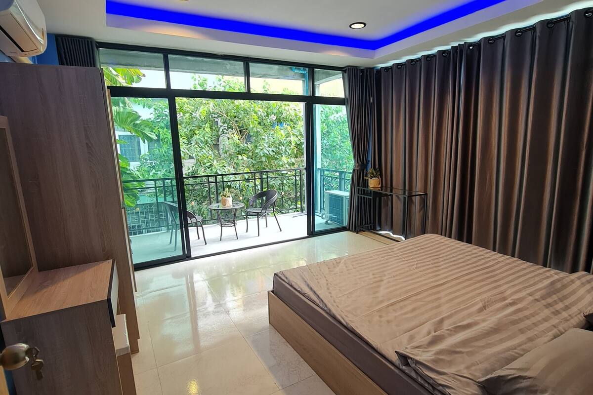 Classic Room with shared bathroom | Soundproofing, free WiFi, bed sheets