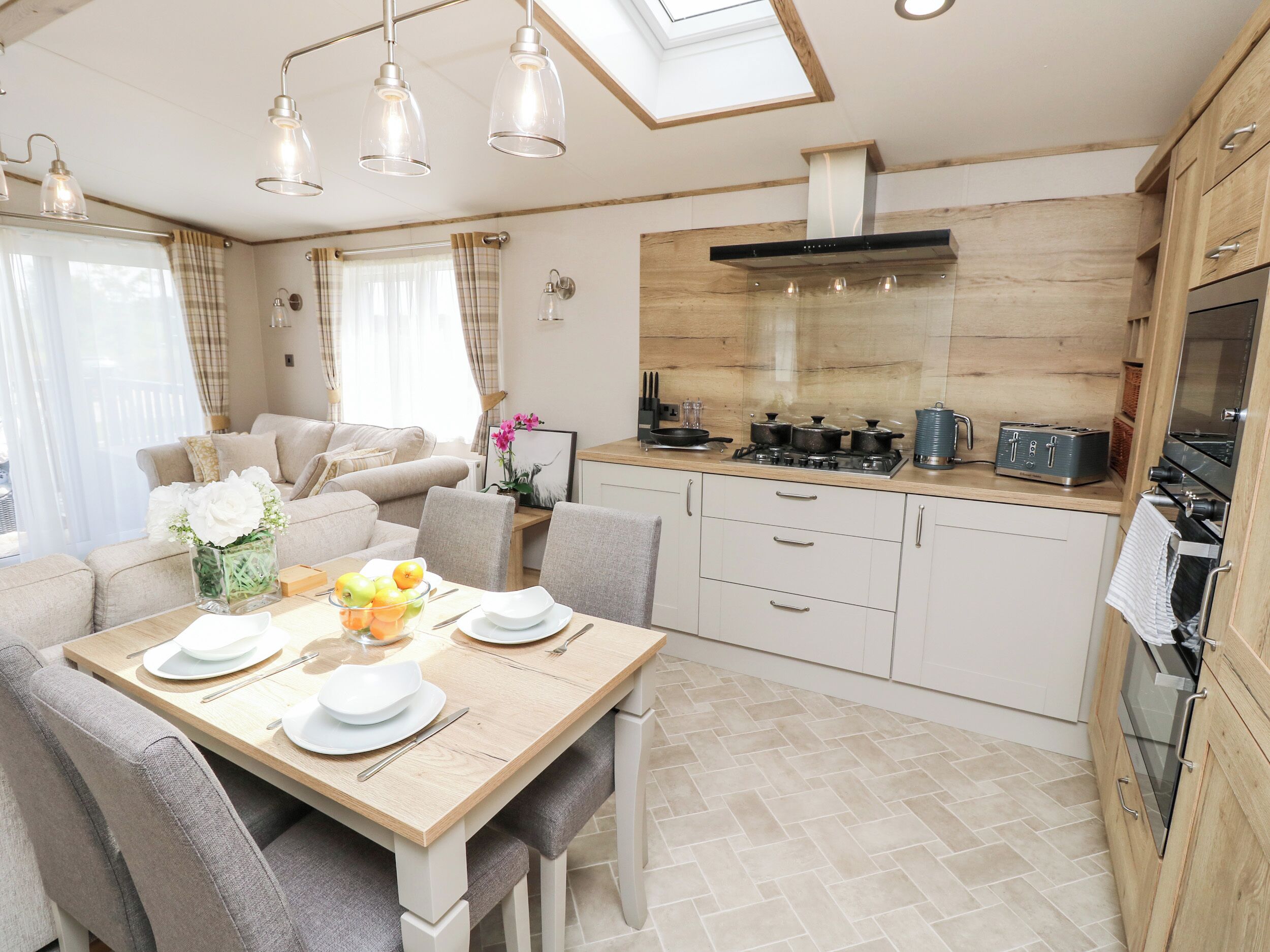 冰箱、洗碗机、电热水壶、烤面包机