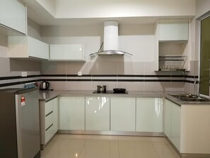 Fridge, microwave, stovetop, electric kettle