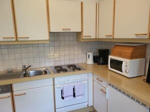 Kühlschrank, Mikrowelle, Ofen, Geschirrspüler