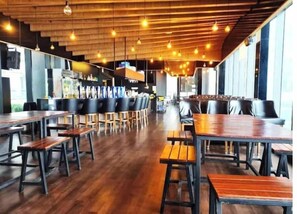 Bar (on property) - TopGenting HealingColdSty2R2B7Pax @GrdIonDelmn (Genting Highlands)