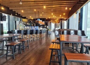 Bar (on property) - GentingTop 15CColdCloudSty5Pax @GrdIonDelmn (Genting Highlands)