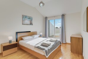 4 chambres, fer et planche à repasser, Wi-Fi, draps fournis