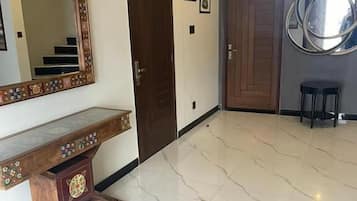 Quarto casal luxo | Ferros/tábuas de passar roupa, Wi-Fi de cortesia