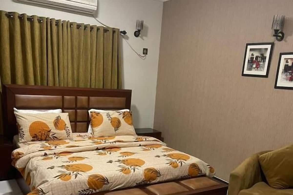 Deluxe Double Room | Iron/ironing board, free WiFi