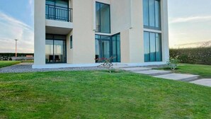 A modern two-story building with large windows and a flat roof. - Joya Vacation Club (Vítor)