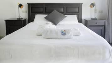 Tabla de planchar con plancha, wifi gratis y ropa de cama