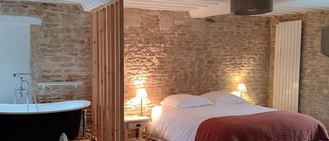 3 bedrooms, iron/ironing board, travel cot, free WiFi