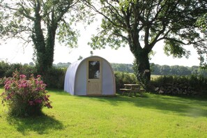 Cabin | Property grounds - The Pod Garden- Cozy Glamping Pod, Rural Location (Newquay)