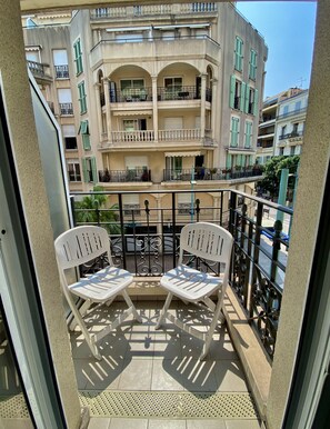 Interior - Studio next to the beach - Queen's Garden (Menton)