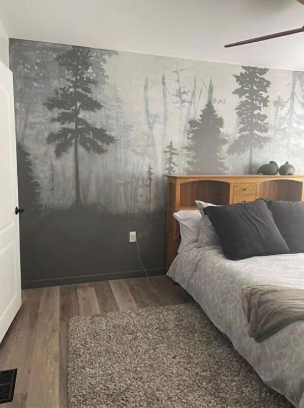 4 chambres, fer et planche à repasser, lit de bébé portatif