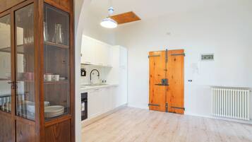 Kühlschrank, Ofen, Herdplatte, Geschirrspüler