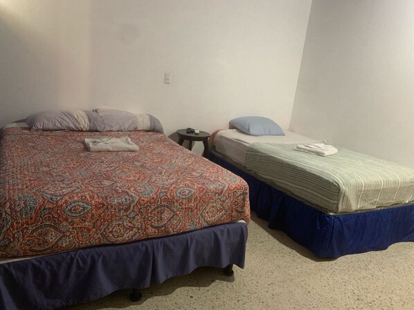 Comfort Double Room | Premium bedding, down duvets, memory-foam beds, individually decorated - Volcano Hostal y Restaurante (San Salvador)