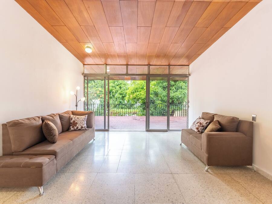 Smart TV 42-inch có truyền hình vệ tinh