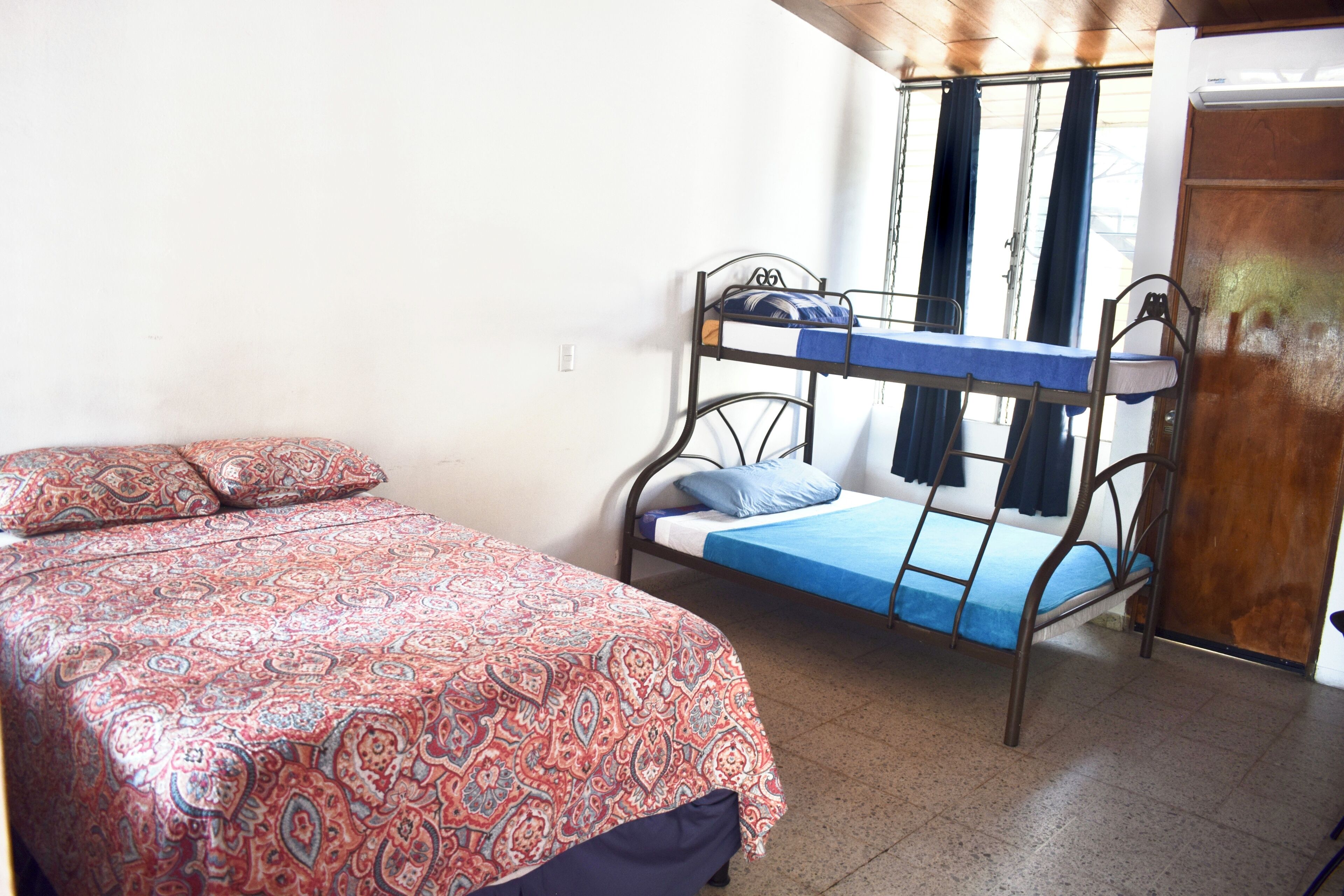 Familierom, flere senger | Sengetøy av topp kvalitet, dundyner og memory foam-senger