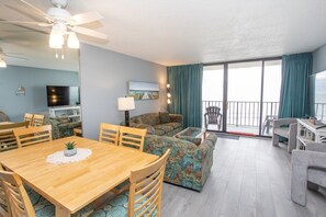 TV - ROYAL GARDEN RESORT 301 by RedAwning (Murrells Inlet)