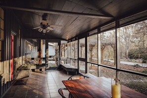 Outdoor dining - The Durr House at Pea Level, historic home on beautiful Corn Creek.   (Wetumpka)