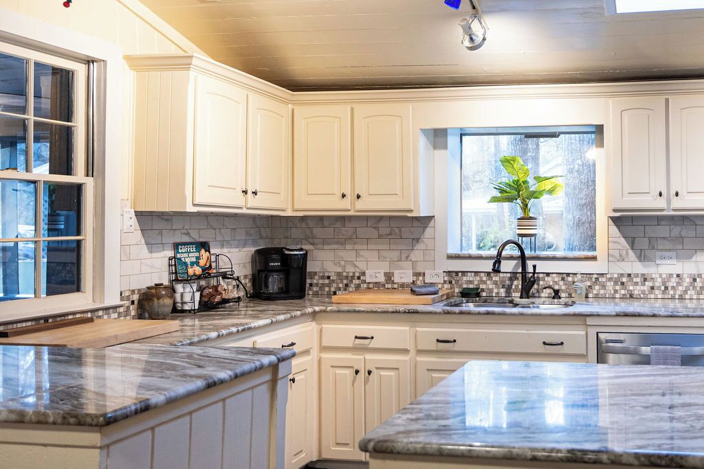 雪櫃、微波爐、焗爐、爐具