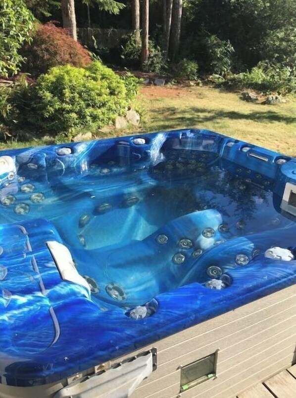 Bañera de hidromasaje al aire libre