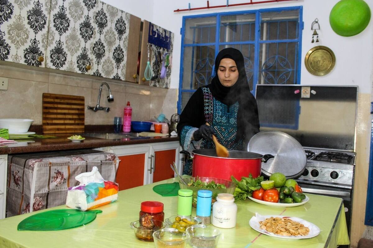 تناول الطعام داخل الغرفة