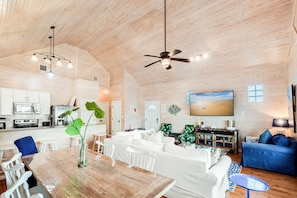 Lounge - Bird in Paradise (Port Aransas)