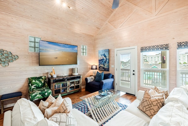 Lounge - Bird in Paradise (Port Aransas)