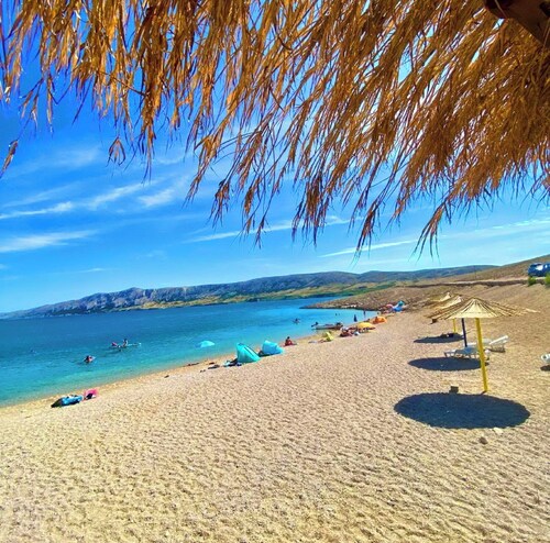 1 Bed Flat - Sleeps 2 - Parking - Wifi