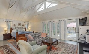 TV - Newly Updated Studio Suite in Downtown Cashiers, NC (Cashiers)