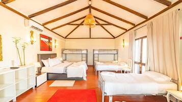 Cama em dormitório misto com 8 camas | 1 bedroom, premium bedding, memory foam beds, free WiFi