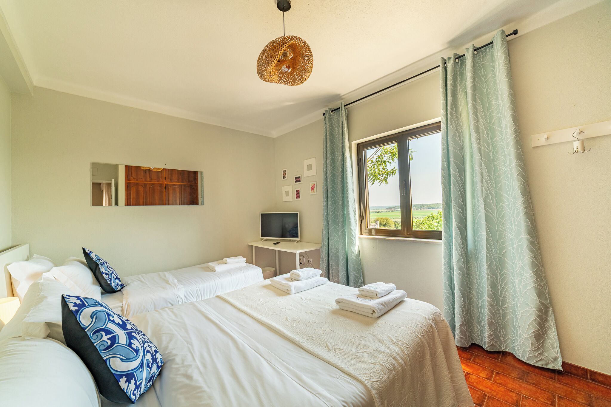 Deluxe tweepersoonskamer | Luxe beddengoed, bedden met traagschuimmatrassen, gratis wifi