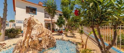 Fachada de la propiedad