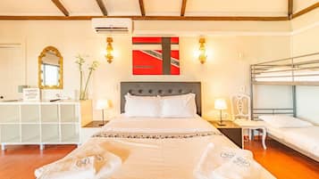Cama em dormitório misto com 8 camas | Premium bedding, memory foam beds, free WiFi, bed sheets