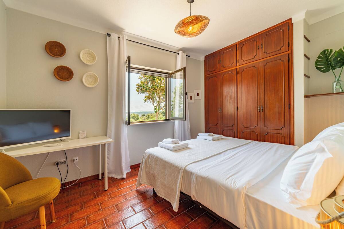Room Premium Deluxe (7) | Premium bedding, memory foam beds, WiFi (free), bed sheets