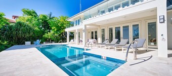 Luxurious Oceanfront Villa El Oceano with Ocean views