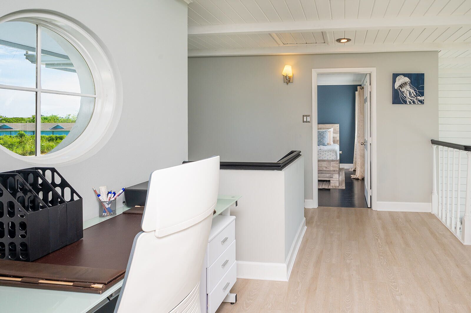 6 bedrooms, desk, iron/ironing board, free WiFi