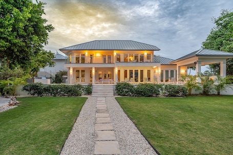 Exterior. Luxurious Oceanfront Villa El Oceano with Ocean views