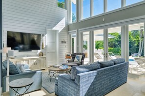 TV connectée, livres, chaîne hi-fi, imprimantes