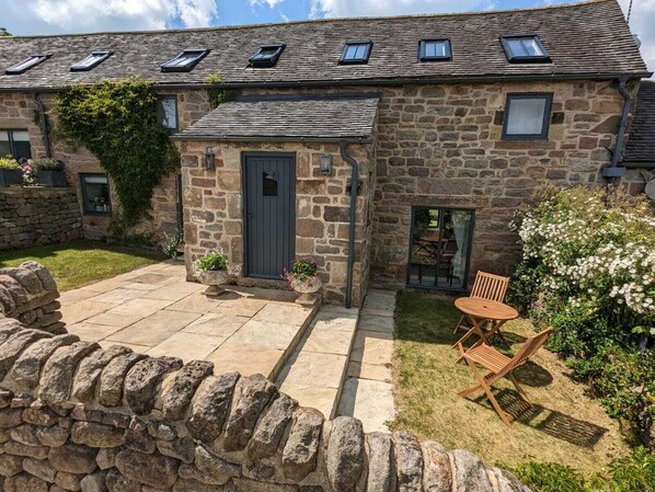 Terrace/patio - Tranquil barn conversion near Matlock. (Matlock)