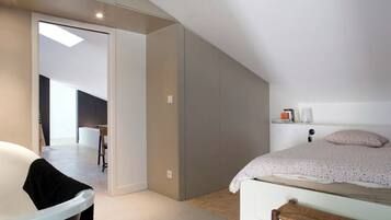 3 chambres, fer et planche à repasser, Wi-Fi, draps fournis