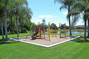 Área de juegos infantiles al aire libre