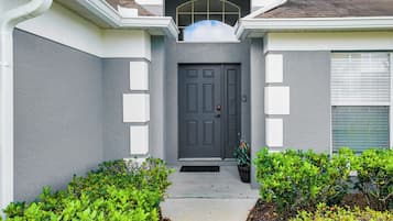 Pintu masuk hartanah