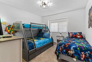 5 Schlafzimmer, Bügeleisen/Bügelbrett, kostenlose Babybetten