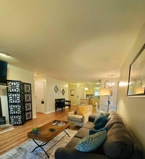 Televisión y chimenea 