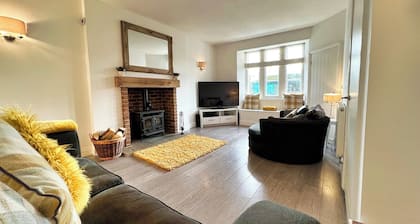 Sleeps 8 - Norham Berwick - Dog Friendly - Quiet